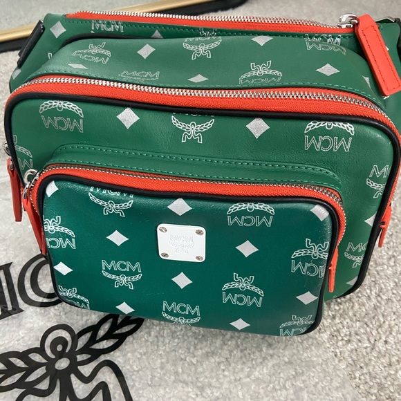 MCM Resnick Eden Green Reflective Leather Belt Bag - Picture 3 of 8